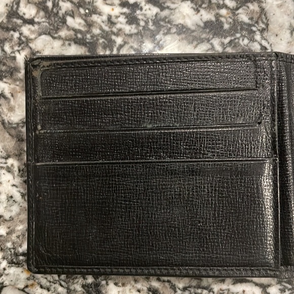 Used Gucci wallet Black w. Silver G Logo.  Still in great condition. - Picture 5 of 8
